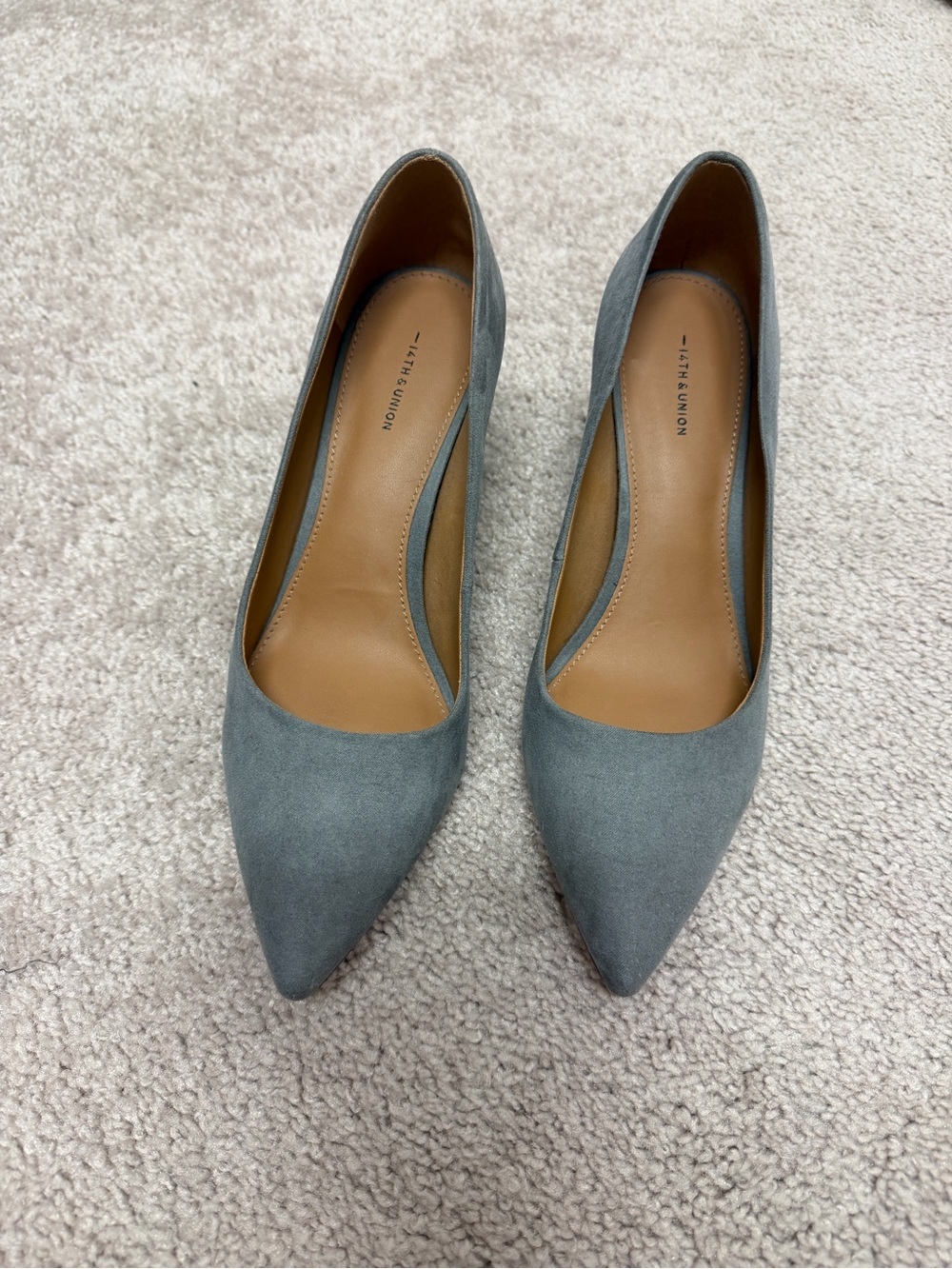 14th & Union Pointed-Toe Pumps in Gray with Brown Block Heel